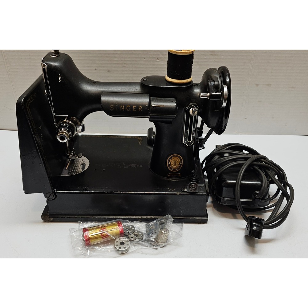 Vintage Singer 221 Featherweight Sewing Machine Black with Foot Pedal